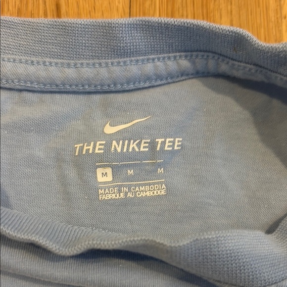 Nike Boys Light Blue Tee Size M - Picture 2 of 4